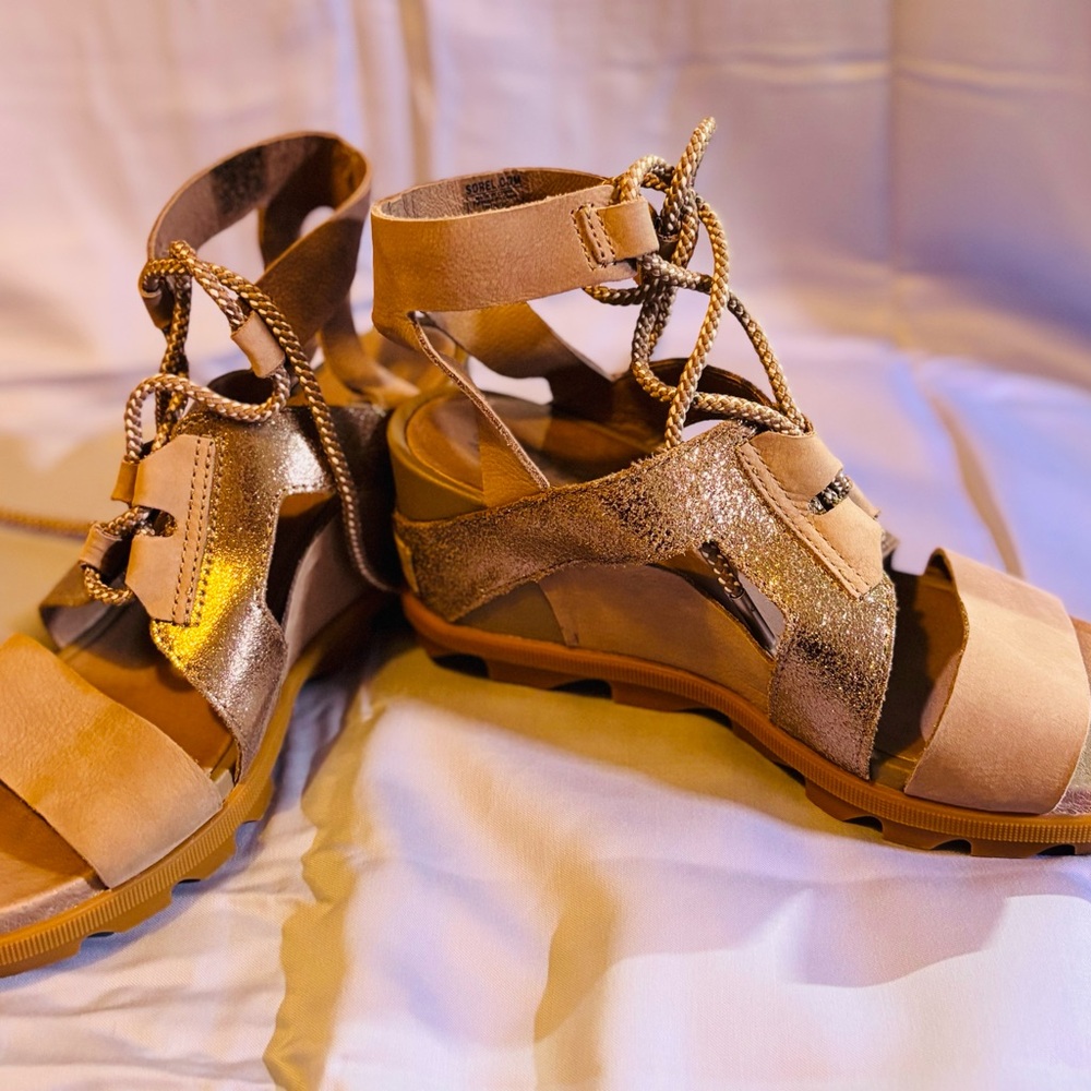 Sorel woman’s size 8.5 Joanie 11 ankle lace Sandal